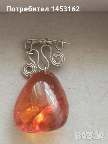 Руска брошка с натурален кехлибар 