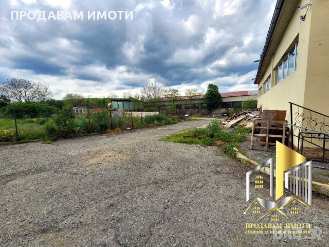 Продавам пром. помещение с 886 кв. м + 6174кв.м. двор, снимка 12 - Производствени сгради - 51191343