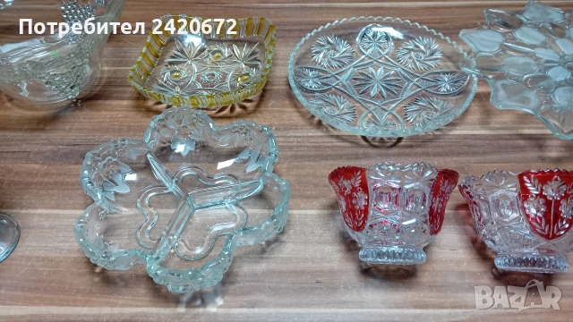 колекция от винтидж кристални изделия