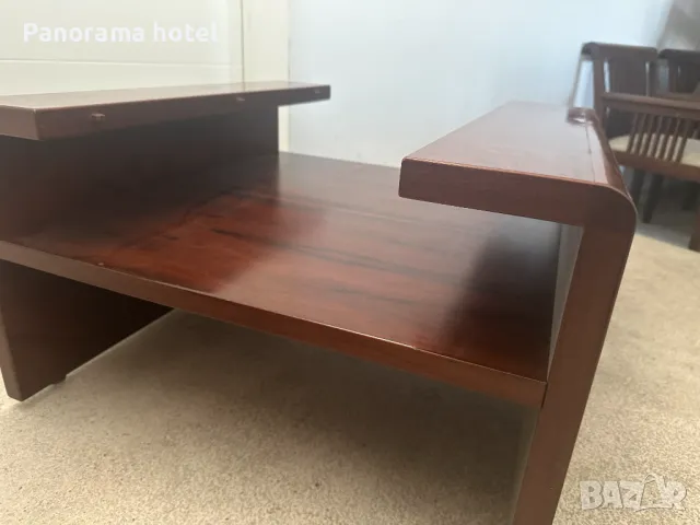 ниска маса от дърво 