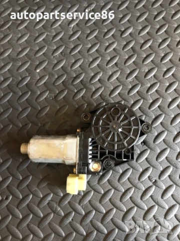 Мотор на стъклото на предната дясна врата за KIA Opirus 3.5 (2006), снимка 2 - Части - 53274030