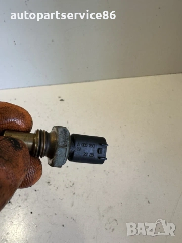 Сензор за температура за Jeep Compass 2.2 CRD (2011) A0051532328, OM651, снимка 2 - Части - 53392389