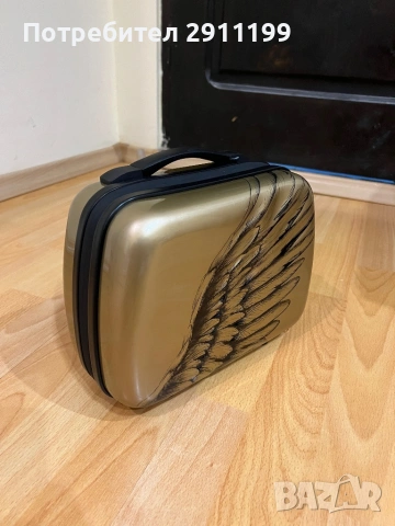 Ново куфарче за козметика Deliplus с подарък, снимка 2 - Друго оборудване - 54230446