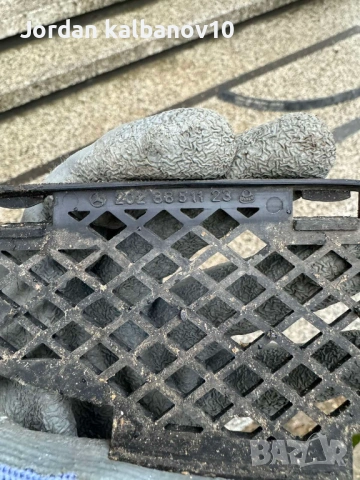 Решетка в предна броня на Мерцедес Mercedes W202 само за 5Eur. а2028851123, снимка 6 - Части - 53309529