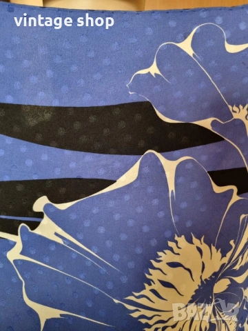 Копринен шал Pierre Balmain, снимка 9 - Шалове - 53927370