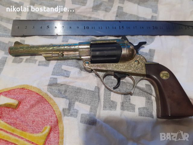 детски револвер с кабзи, снимка 1 - Антикварни и старинни предмети - 45853622