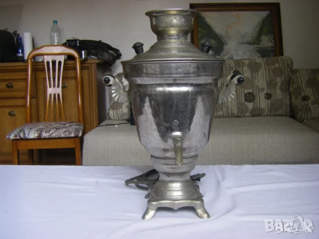 Стар руски работещ електрически самовар