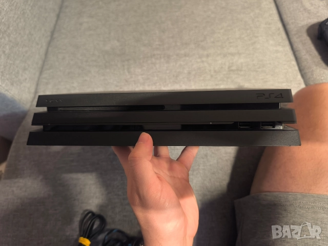PlayStation 4 Pro 1TB + DualShock Charging Station + 2 контролера DualShock 4 + 3m charging cable, снимка 2 - PlayStation конзоли - 52878228