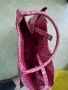 Дамска лачена розова чанта от Испания, снимка 1 - Чанти - 45631124