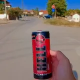 търся фризьорка с опит 